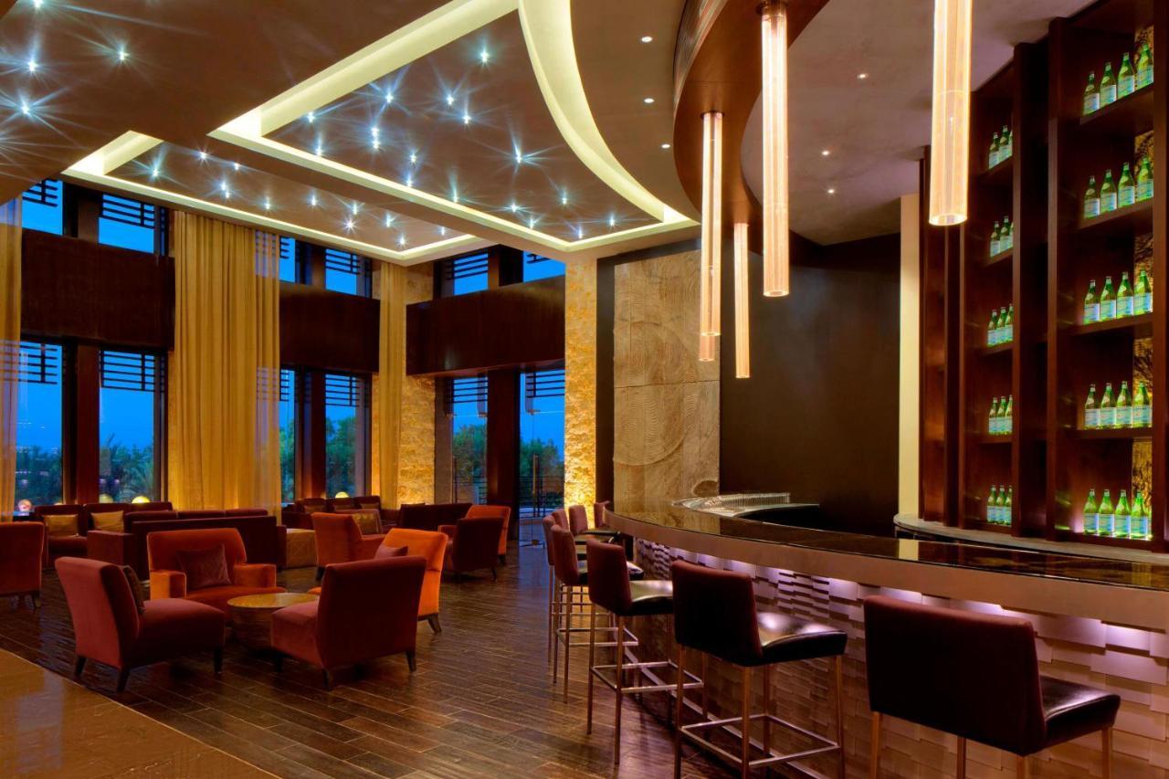 Vogo Abu Dhabi Golf Resort & Spa Formerly The Westin Abu Dhabi Golf Resort & Spa Exterior foto The bar at the Westin